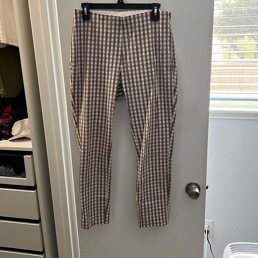 Pleated, checkered trousers